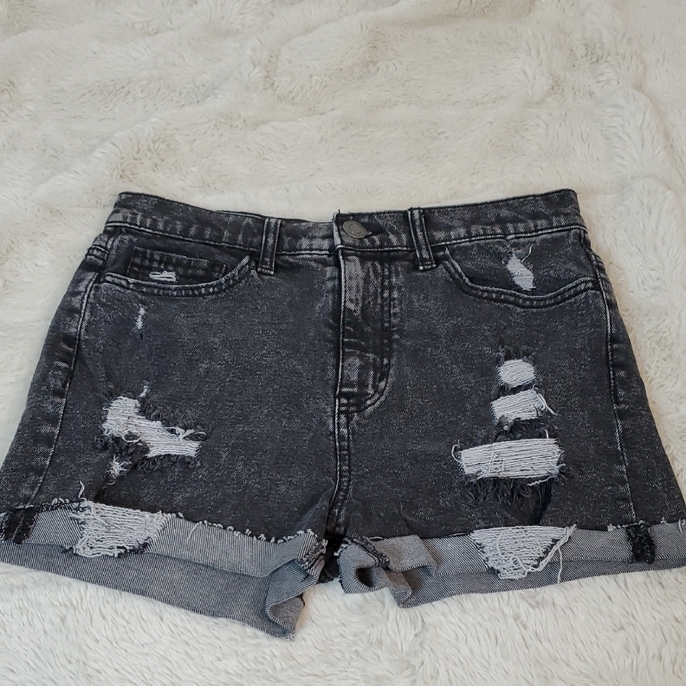 So High Rise Vintage Stretch Distressed Mom Short Sz 7
